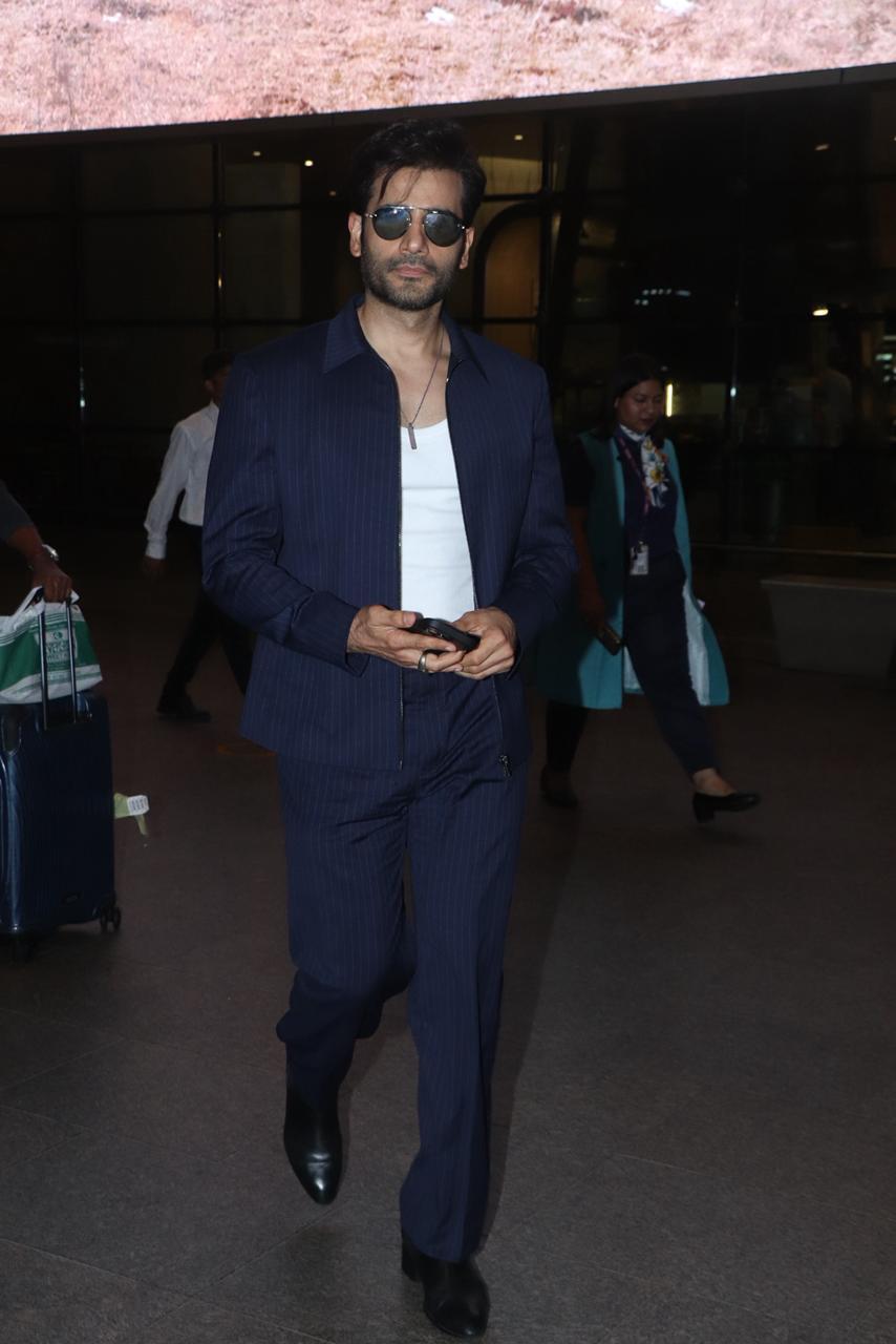 <p>Actor Karan Tacker was also spotted at the airport looking all dapper.</p>